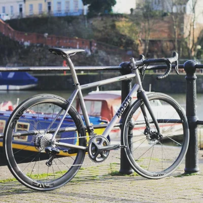 fixie - Trochę porno przy niedzieli.
#szosa #rower #bikeporn