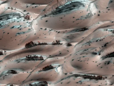 Kerykejon - Ciemne kaskady na Marsie (2560x1920)
Wyk. HiRISE, MRO, LPL (U. Arizona),...