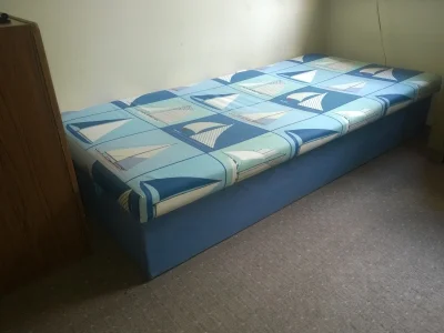 Blizbor - Sprzedam niezwykle wygodne łóżko ze skrzynią na pościel za 70 zł (tak, tylk...