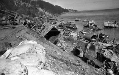 S.....r - Plaża w Babich Dołach po ucieczce Niemców w marcu 1945 roku.

#gdynianiez...