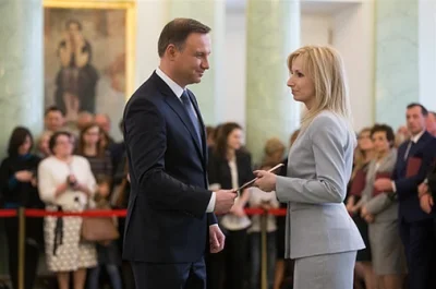 awcalezenie - Pan prezydent Andrzej Duda podczas ceremonii wręczenia nominacji sędzio...