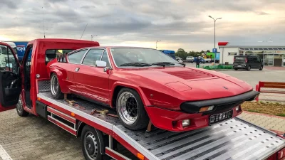 O.....n - Lamborghini Urraco spotkane dzisiaj na parkingu. 

#lamborghini #forzaitali...