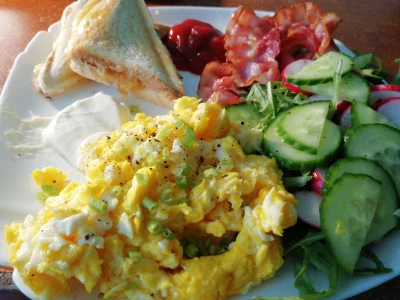 kwakwajasz - Klasyczna jajecznica dla przypomnienia jak się ją właściwie robi #dieta ...