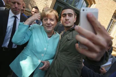 karambolo - @karambolo: Selfie Merkel z jednym z zamachowców z Brukseli...

#europa...
