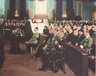 siwymaka - Hitler uczestniczy we mszy świętej na cześć Marszałka Józefa Piłsudskiego,...
