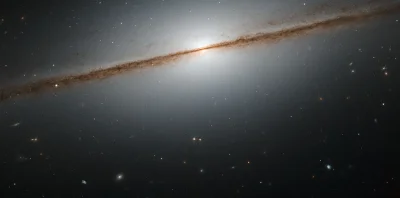 r.....7 - Małe sombrero Hubble'a
Autor zdjęcia: Kosmiczny teleskop Hubble'a

Galak...