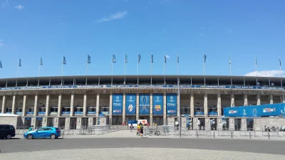 crackhack - w #berlin już gotowi na lige mistrzów ;) przejeżdżałem dzisiaj na rowerze...