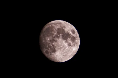 Ferengi - Dzisiejszy księżyc z balkonu. Bieda-astrofoto, byłoby może lepiej ale Reqis...