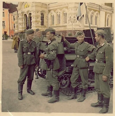 Mleko_O - #iiwojnaswiatowawkolorze

Niemieccy żołnierze w Tallinie, sierpień 1941 r...