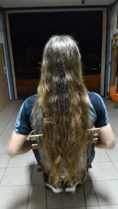 Cavalorn - Iiii poszło w #!$%@? 12 lat unikania fryzjera ( ͡° ͜ʖ ͡°)
Metr włosów lma...
