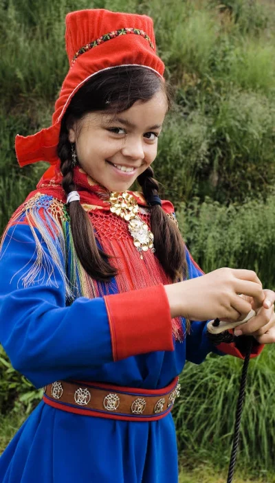 rasowecytaty - Lapońska (Saami) dziewczynka z Norwegii w stroju ludowym.
#laponia #s...