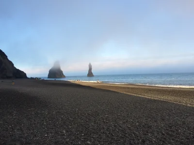 MrCat - Haha #benis wystający z oceanu na czarnej plaży w Vik ( #islandia )

#cieka...