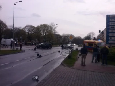 gosuvart - Zderzenie samochodu osobowego z karetka pogotowia. Co te #januszekierownic...