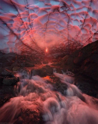 Zdejm_Kapelusz - Jaskinia pod lodem na Kamczatce w Rosji. Fot. Ben Edwards

#fotogr...