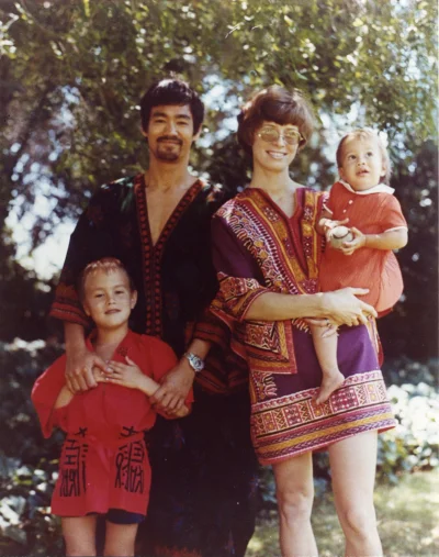 Klofta - Bruce i Linda Lee z dziećmi - Brandonem (po lewej) i Shannon. Lata 60

#bruc...