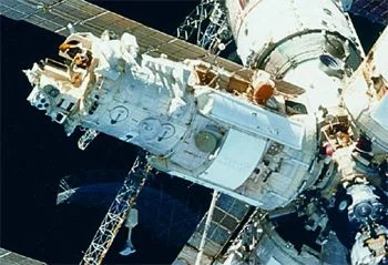 d.....4 - Priroda, ostatni z modułów stacji Mir, dołączony do stacji w 1996 roku.

#k...