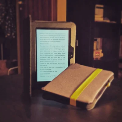 khobark - Prototyp ubranka na #kindle #paperwhite2. Z zewnątrz nieprzemakalna cordura...