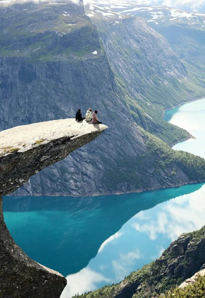 WaniliowaBabeczka - Trolltunga (Język Trolla; półka skalna), Norwegia.
#earthporn #no...