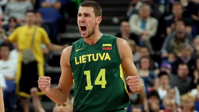 appylan - Litewski koszykarz Jonas Valanciunas.
Na Litwie ludzie grają w koszykówkę....