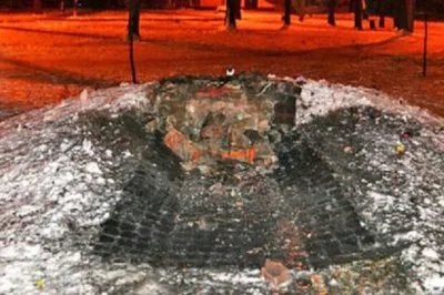 Pinkman - Charków. Zniszczony pomnik UPA.



#ukraina