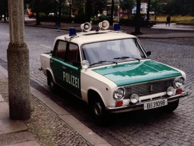 deskjetodhp - @Camillo_Geo: dokładnie, w Berlinie 30 letnie auta policji widziałem ni...