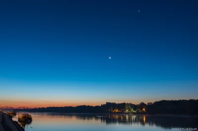 Nightscapes_pl - Tak dziś wyglądała nad Wisłą w Toruniu koniunkcja planet z Księżycem...