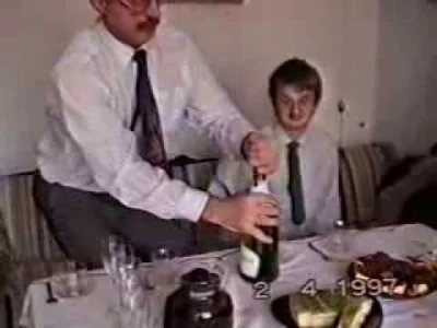 xDawidMx - Młody #kastratcontent otwiera z ojcem szampana
#heheszki #polskiyoutube #...