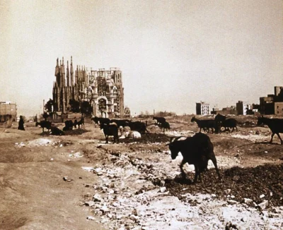 stahs - Sagrada Familia w 1915r - 100 lat temu, a tak naprawdę budują ją od 150 prawi...