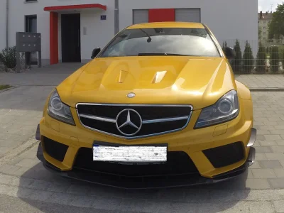 Tapirro - Czyż to nie piękny widok? C63 AMG Black Series Gold. #hirevs #carboners