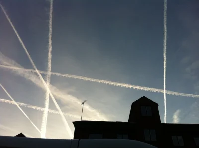 maybe - Co te chemtrails... :-)
Niebo nad Anglia tuz przed siodma w hrabstwie Hampshi...