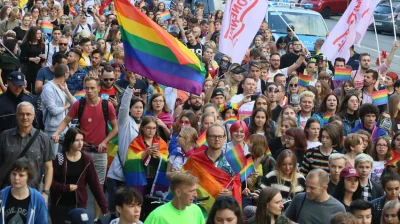 artpop - > spójrz na paradę LGBT jak wyglądają te "dobre geje" i lesbijki

@publicz...