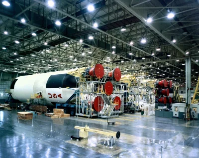 I.....r - Największa część rakiety Saturn V -pierwszy stopień o nazwie S-1C w produkc...