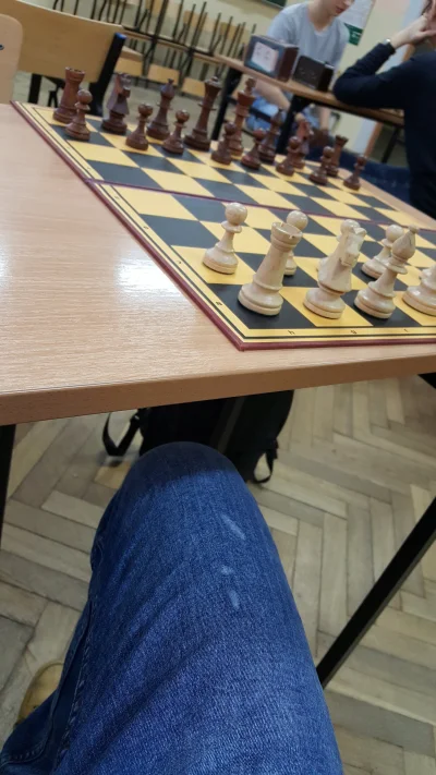 Carryemik - Ach Mireczki zapisałem sie na szkolny konkurs szachowy nie umiejac grać (...