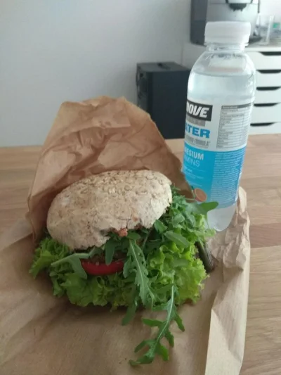 KuwbuJ - Pora na lunch! Całe życie myślałem, że burger = mięso... aż przyszedł moment...
