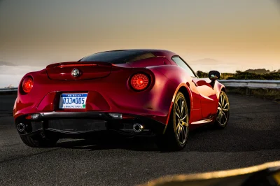 MenMagazine - Sportowe auto wagi piórkowej. Alfa Romeo 4C daje radę ( ͡° ͜ʖ ͡°).
#mo...