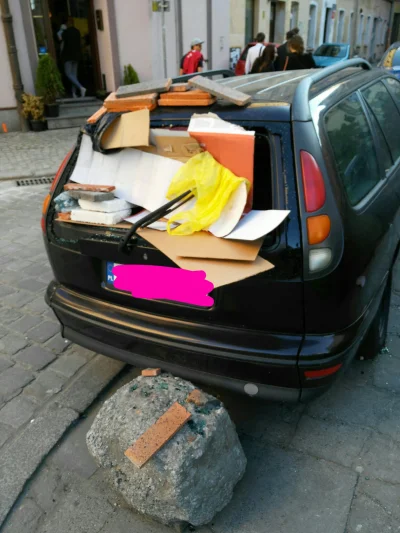 A.....t - Ej #wroclaw, widzę, że jeżeli chodzi o karnego jeżyka za złe parkowanie, to...