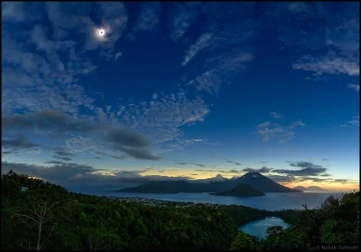 nitas - Zaćmienie Słońca nad indonezyjską wyspą Ternate. Autor: Babak A. Tafreshi.
#...