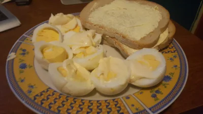pekas - #kolacja #gotujzwykopem #jedzenie

"Ale oto jaja wnieśli. Zapach jajec ściszy...