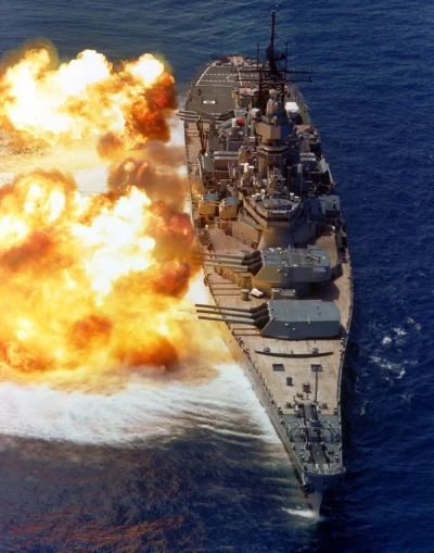 angelo_sodano - USS Iowa) wystrzeliwuje pełną salwę burtową, 15 sierpnia 1984
#vatic...