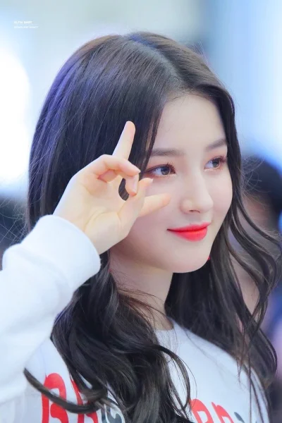 XKHYCCB2dX - #nancy #momoland
#koreanka