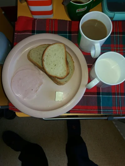 Kwassokles - #szpital #jedzenie #zdrowie Śniadanie standard 4 kromki chleba (2 zwykłe...