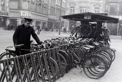 MiejscaWeWroclawiu - Parking rowerowy, który znajdował się w północno-wschodnim naroż...