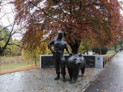 adam-skowyt - W centrum Edynburga jest świetny pomnik Wojtka i polskiego żołnierza po...