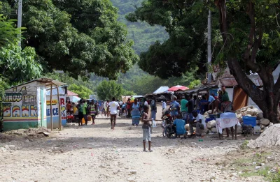 mateoaka - Pora na kolejny wpis o Polskiej wsi Cazale w Haiti. Na zdjęciu centrum wsi...