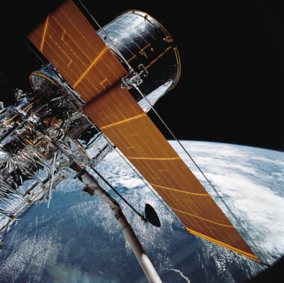 scyth - 24 lata temu wysłany został na orbitę teleskop Hubble'a.

http://www.nasa.gov...