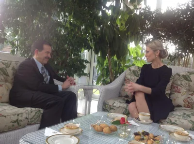 SirBlake - Dr Magdalena Ogórek i ambasador Stephen Mull ( ͡° ͜ʖ ͡°)

#bojowkamagdal...