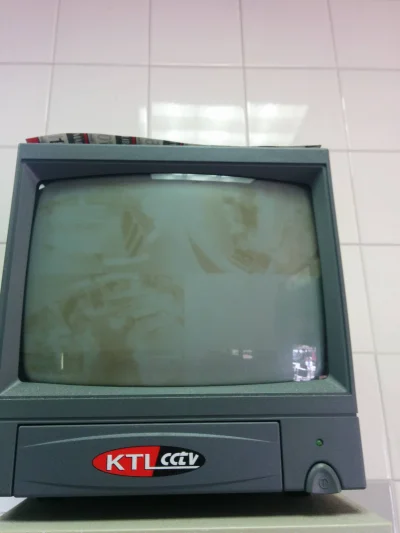 w.....y - Ten monitor w sklepie działał tak długo, że obraz z kamer przemysłowych zos...