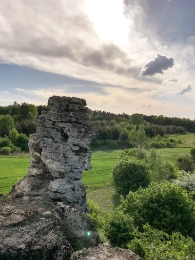 WorkStylePl - Kamień Bolęcin – (skałka triasowa) – Około 215 mln lat temu w Bolęcinie...