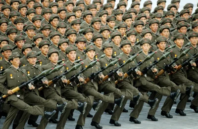 baribal - @baribal: Żołnierze północnokoreańskiej armii z granatnikami RPG-7 (czy też...