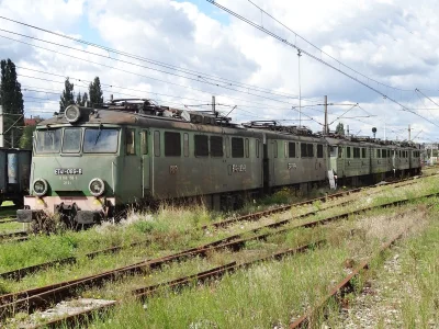 normanos - Pociąg składający się z trzech zielonych Jamników: ET41-089 + ET41-113 + E...